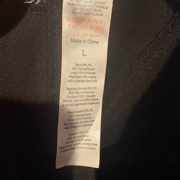 PrettyLittleThing Elegant Black Top - Picture 4 of 4